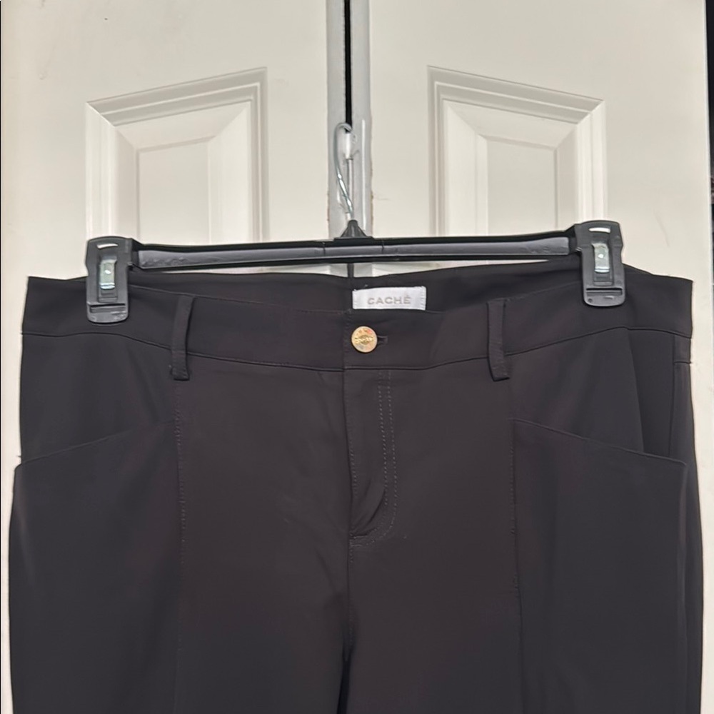 Cache Elegant Black ankle pants with Gold Buttons